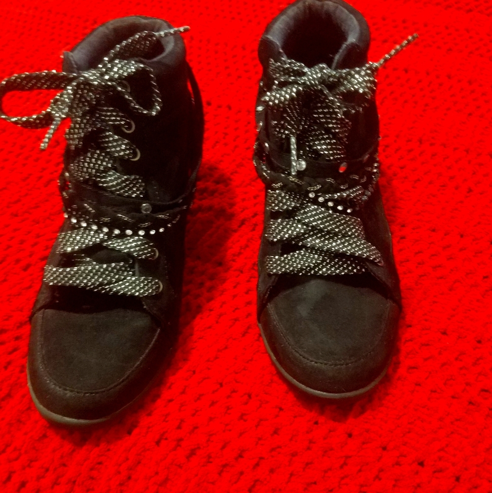 Black justice boots